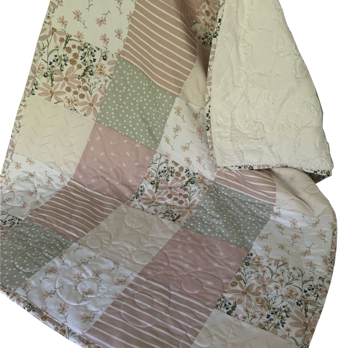 Daisy Dreams in Ballet Pink Patchwork Quilt