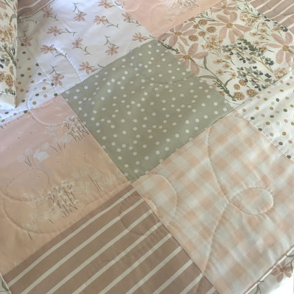 Daisy Dreams in Shell Patchwork Quilt